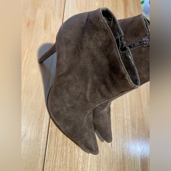 Colin Stuart heeled brown boot size 8 M with approximately a 3 inch heel.EUC - Picture 3 of 4